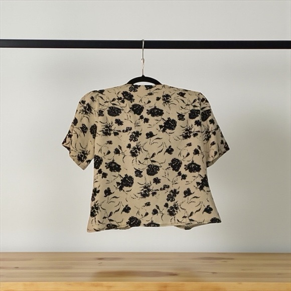 Dazy Black Floral Print Blouse Button up short sleeve dress shirt size medium - Picture 3 of 4